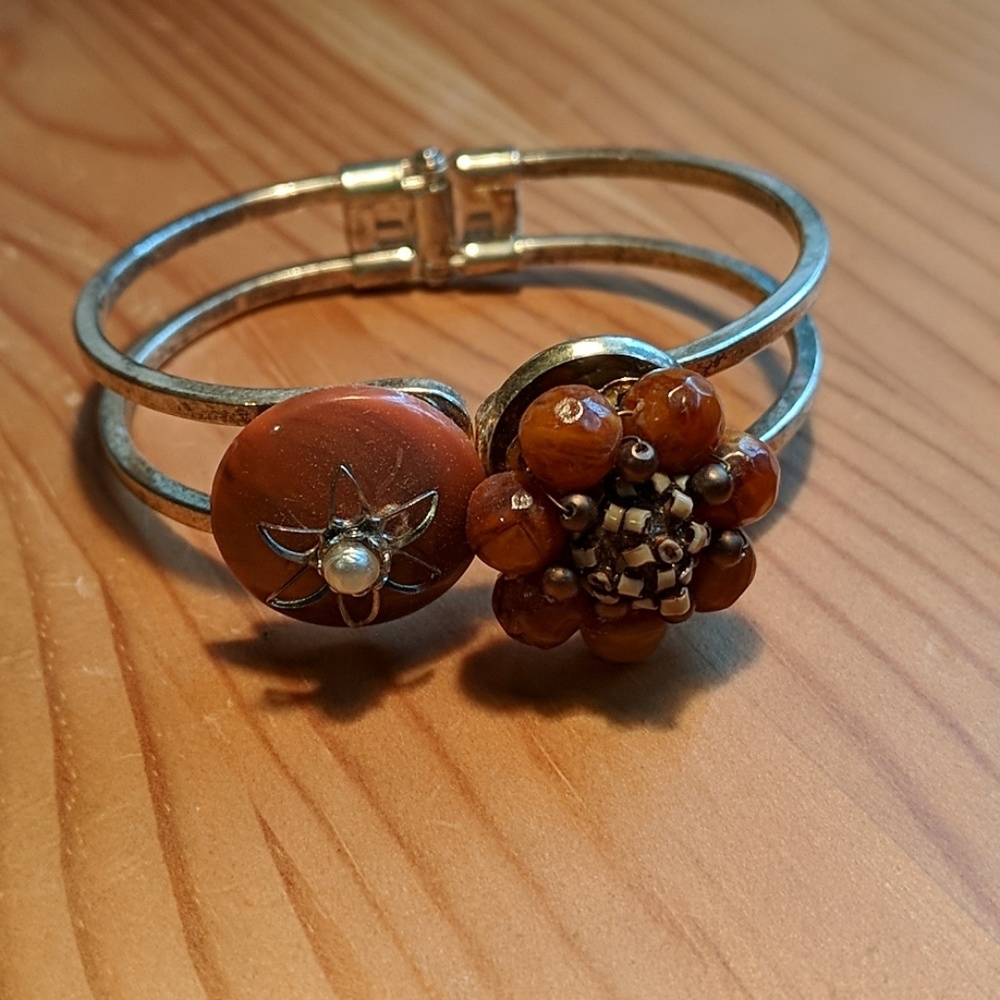 Bracelet with flower detail